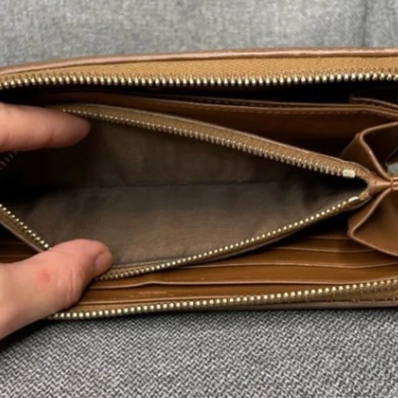 EUC Prada Soft Calf Quilted Zippy Wallet w/ Original Box, Tissue and COA! - Picture 12 of 14